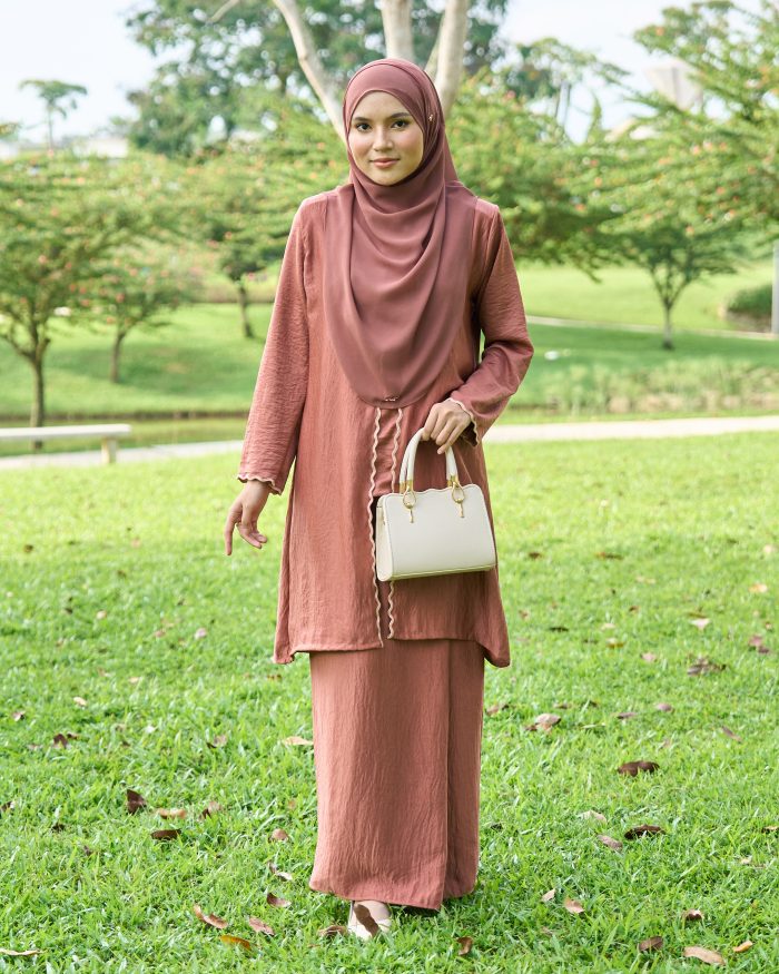 Baju Kebarung Sulam Sharmila - Amber Brown - Image 2