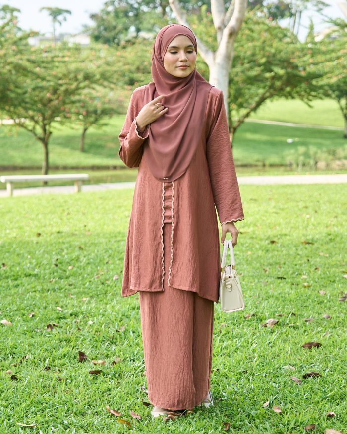 Baju Kebarung Sulam Sharmila - Amber Brown