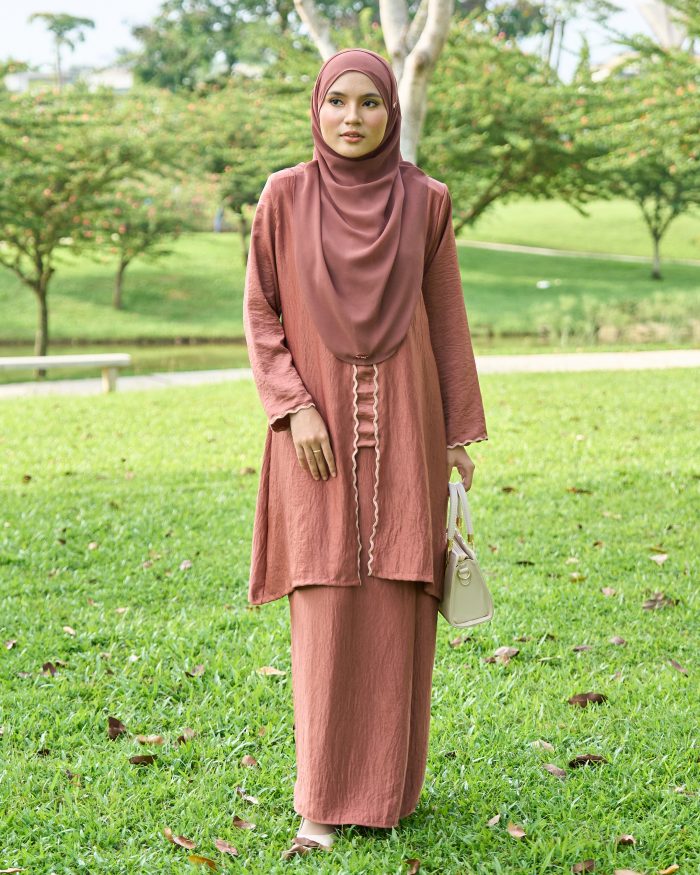 Baju Kebarung Sulam Sharmila - Amber Brown - Image 3