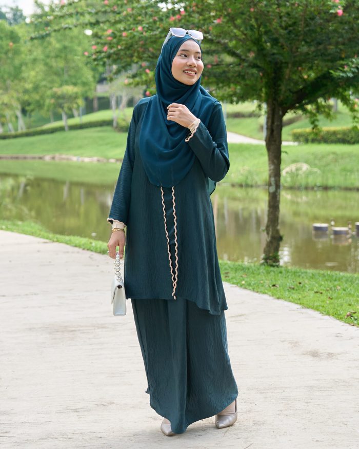 Baju Kebarung Sulam Sharmila - Emerald Green - Image 3