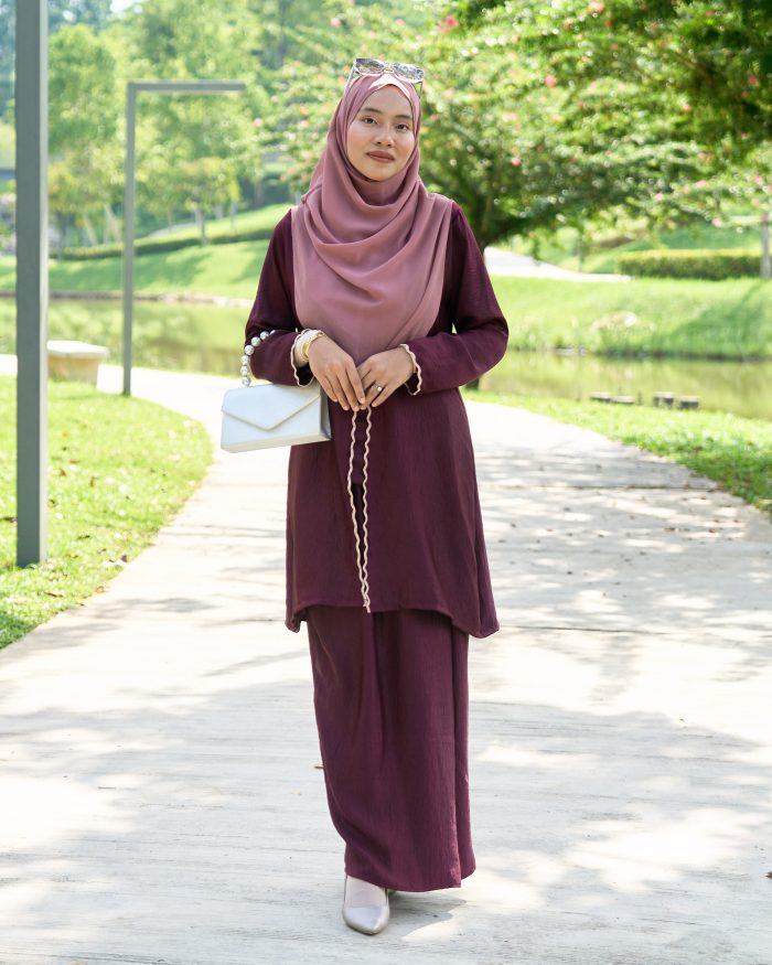 Baju Kebarung Sulam Sharmila - Mahogany - Image 4