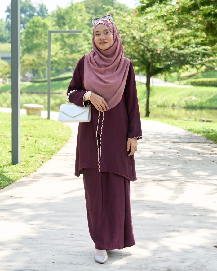 Baju Kebarung Sulam Sharmila - Mahogany - Image 2