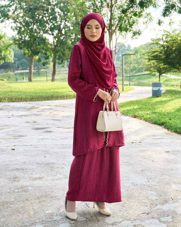 Baju Kebarung Sulam Sharmila - Maroon - Image 2