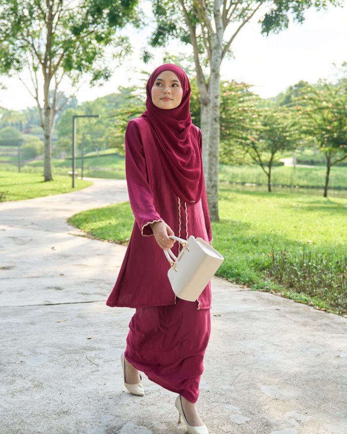 Baju Kebarung Sulam Sharmila - Maroon - Image 3