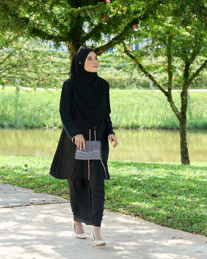 Baju Kebarung Sulam Sharmila - Matte Black - Image 2