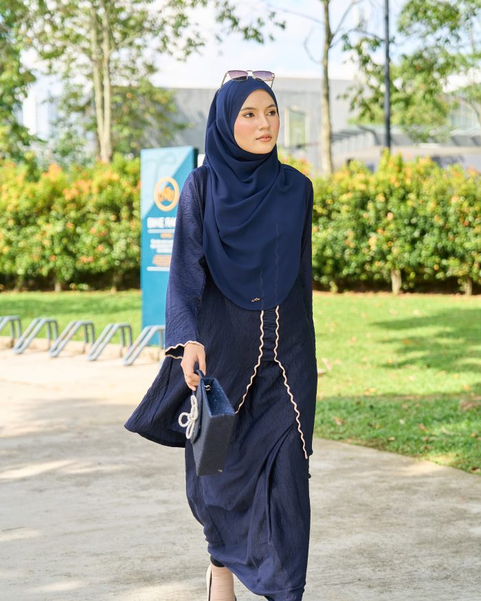 Baju Kebarung Sulam Sharmila - Navy Blue - Image 3