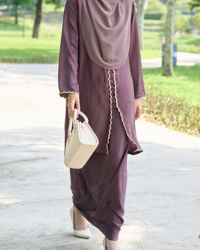 Baju Kebarung Sulam Sharmila - Raisin Purple - Image 4