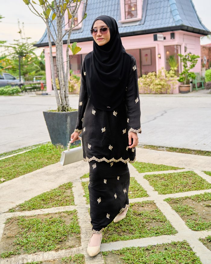 Baju Kurung Moden Sulam Tabur Marisa - Black Royal - Image 4