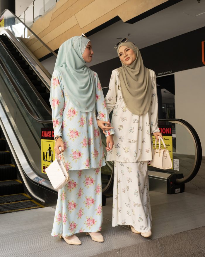 Baju Kurung Riau Larisa Printed - Snow Lirio - Image 6