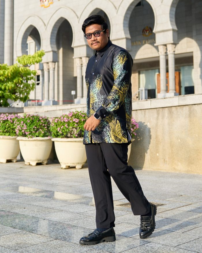 Baju Kemeja Batik Sultan Teja 10.0 - Black Gold - Image 3