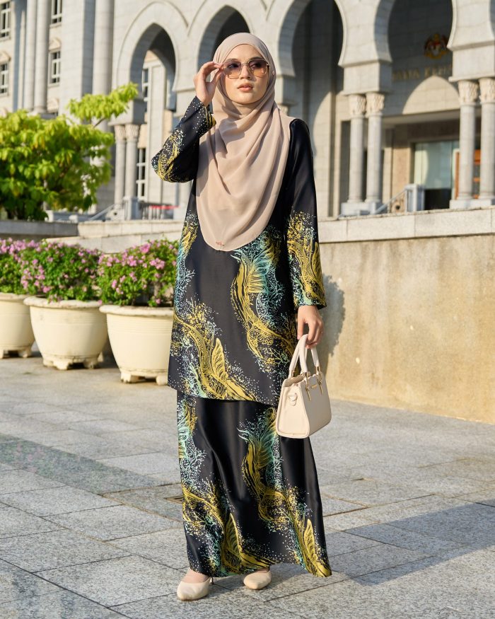 Baju Kurung Moden Batik Sultanah Teja 10.0 - Black Gold - Image 2