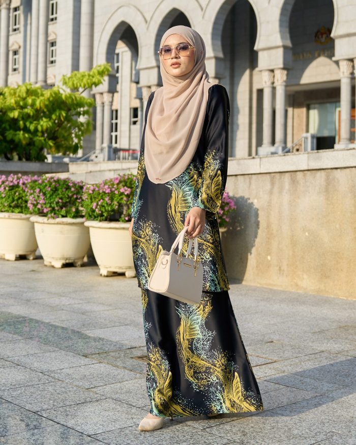 Baju Kurung Moden Batik Sultanah Teja 10.0 - Black Gold - Image 3