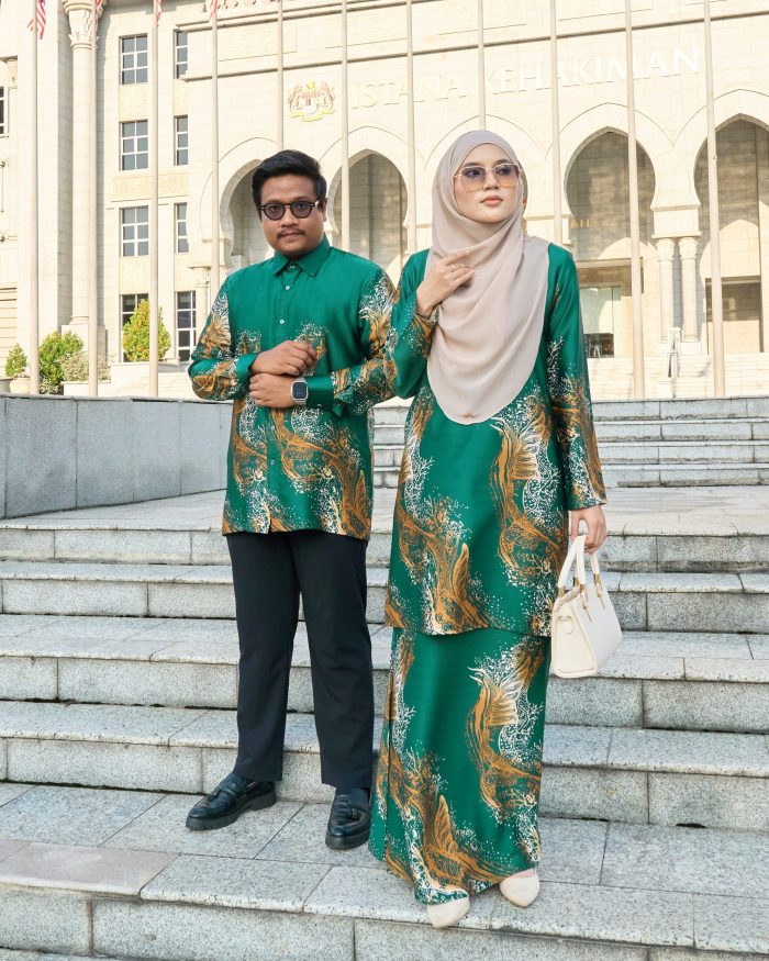 Baju Kurung Moden Batik Sultanah Teja 10.0 - Emerald Green - Image 4