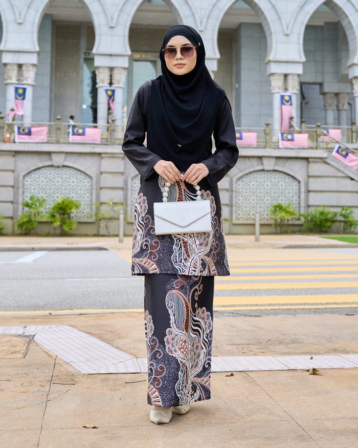 Baju Kurung Moden Batik Sultanah 11.0 - Bakti Black - Image 2