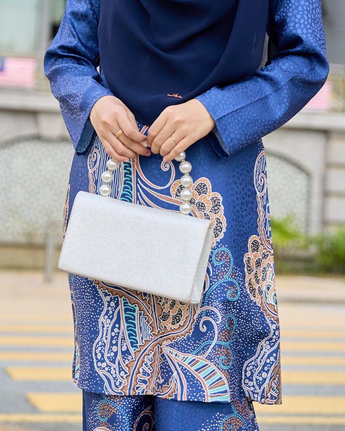 Baju Kurung Moden Batik Sultanah 11.0 - Bakti Navy Blue - Image 5