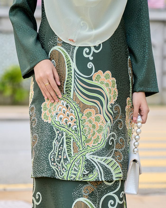 Baju Kurung Moden Batik Sultanah 11.0 - Bakti Seaweed Green - Image 4