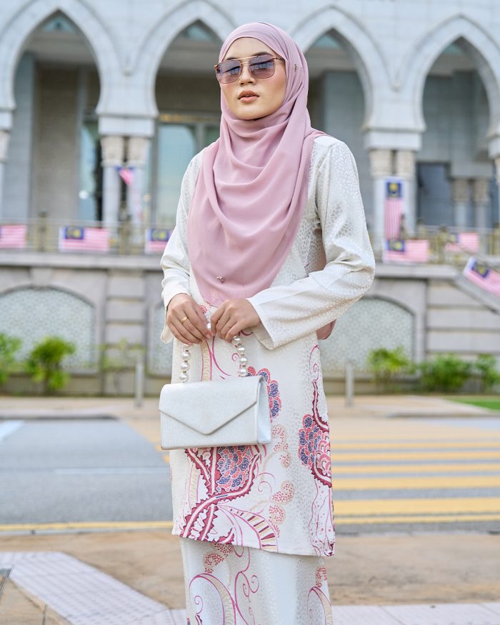 Baju Kurung Moden Batik Sultanah 11.0 - Bakti White Puce - Image 3