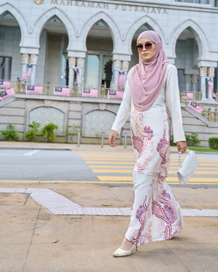 Baju Kurung Moden Batik Sultanah 11.0 - Bakti White Puce - Image 2
