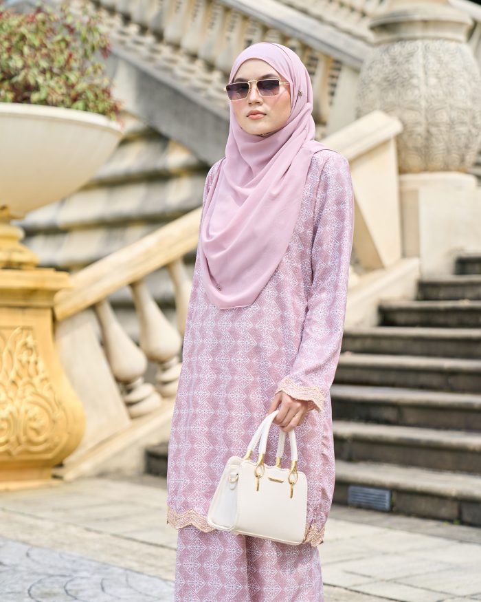 Baju Kurung Sulam Sultanah - Kasturi Pastel Pink - Image 3