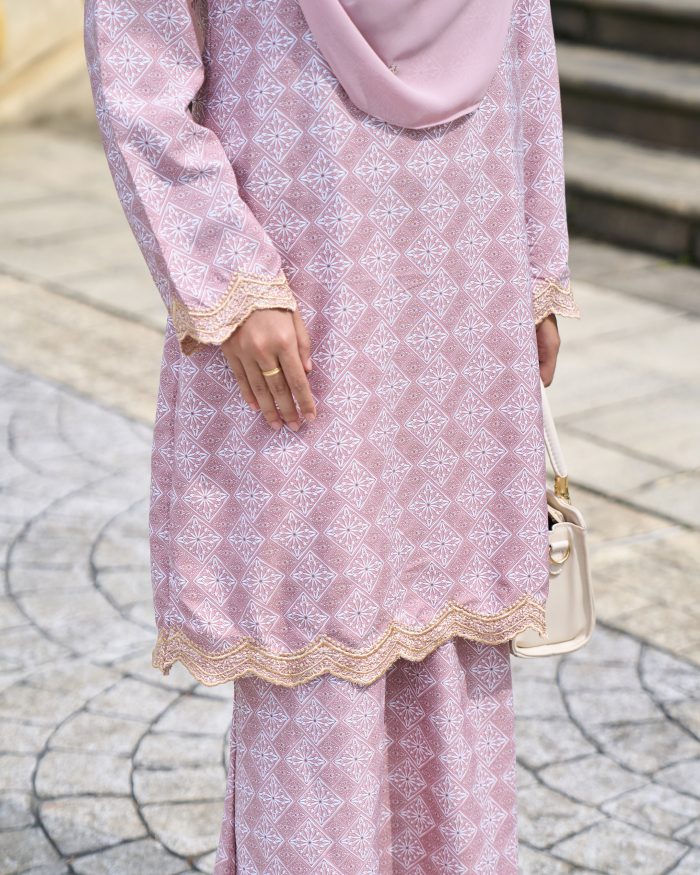 Baju Kurung Sulam Sultanah - Kasturi Pastel Pink - Image 4