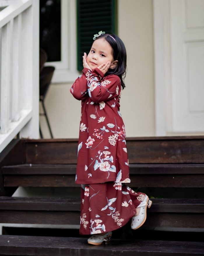 Baju Kurung Pahang Laura Printed Kids - Iris Maroon - Image 2